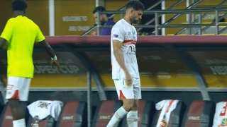 اللاعب مصطفى شلبي يغضب عقب استبداله في مباراة الزمالك وبيراميدز