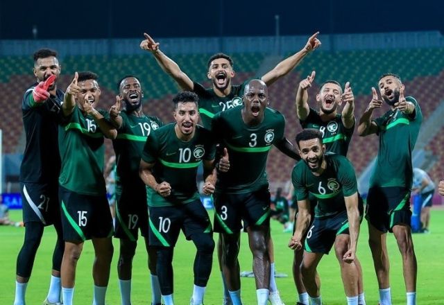 الدوري الإنجليزي بالعربي