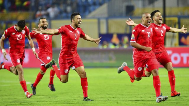 الدوري الإنجليزي بالعربي